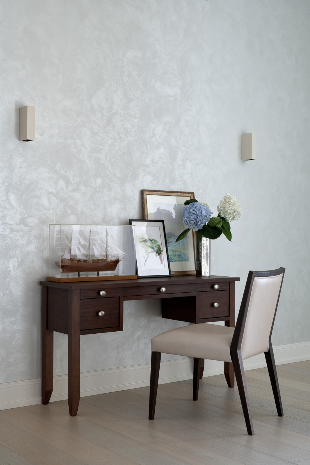 Большой загородный дом