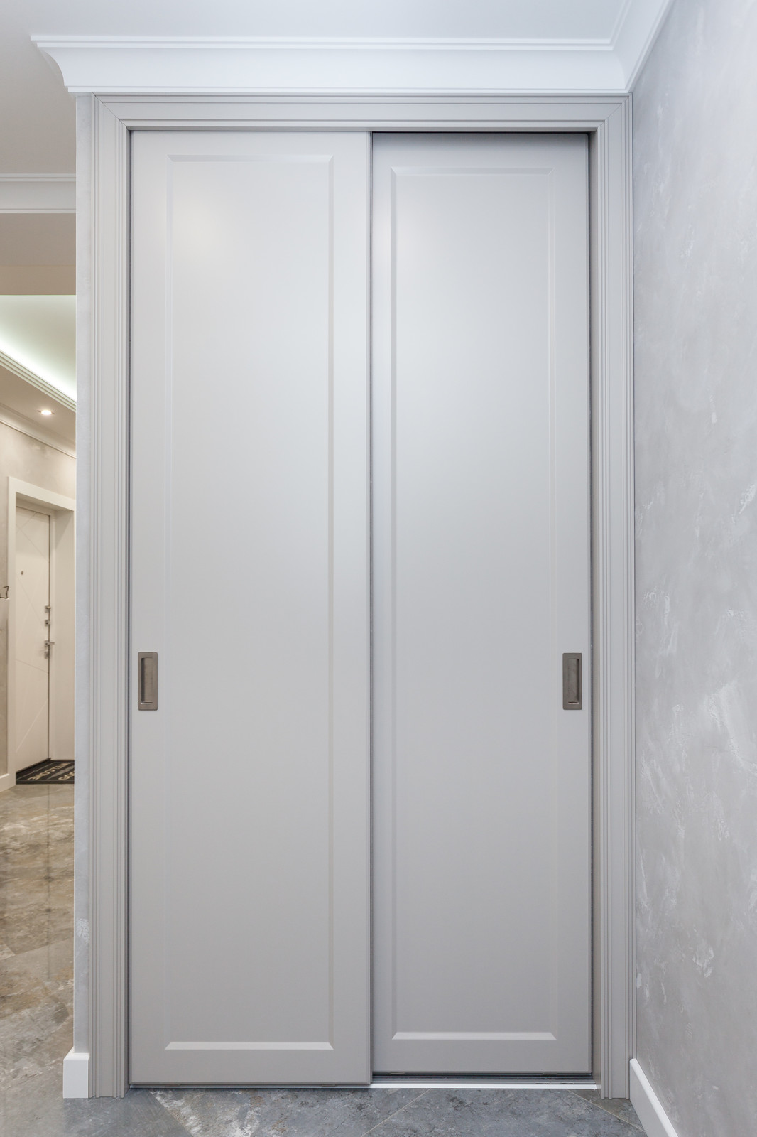 Обложка проекта: Шкафы в стиле современной классики