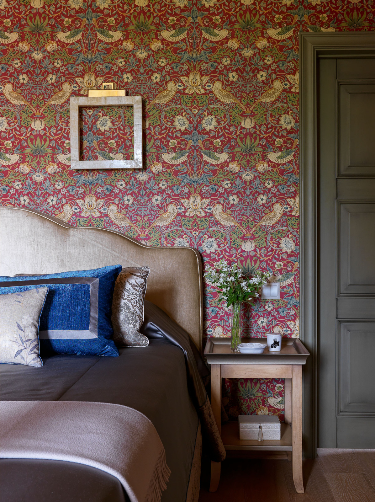 Обложка статьи: Houzz тур: Загородный дом с дроздами, стрекозами и бабочками