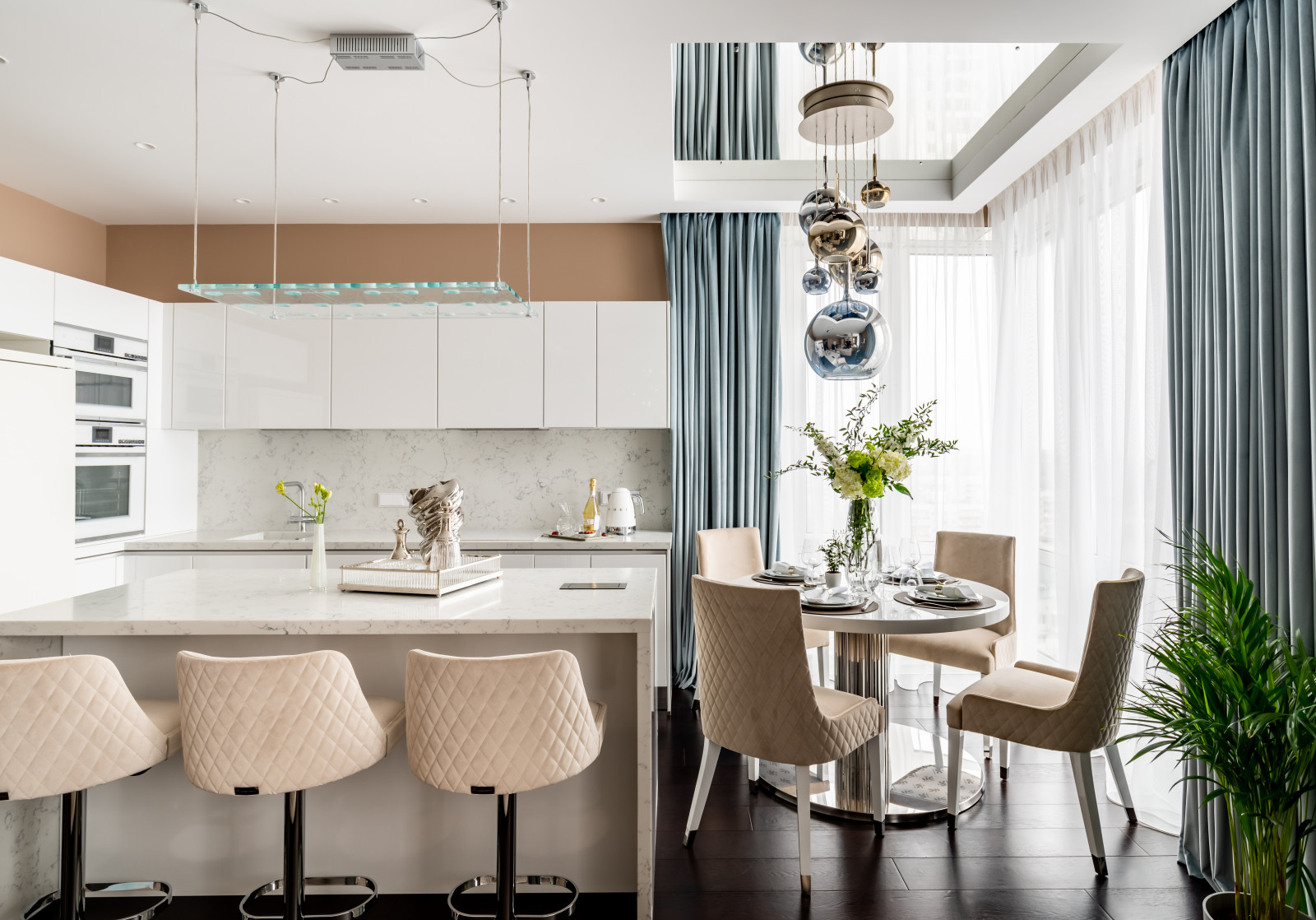 Бежевый и зеркала