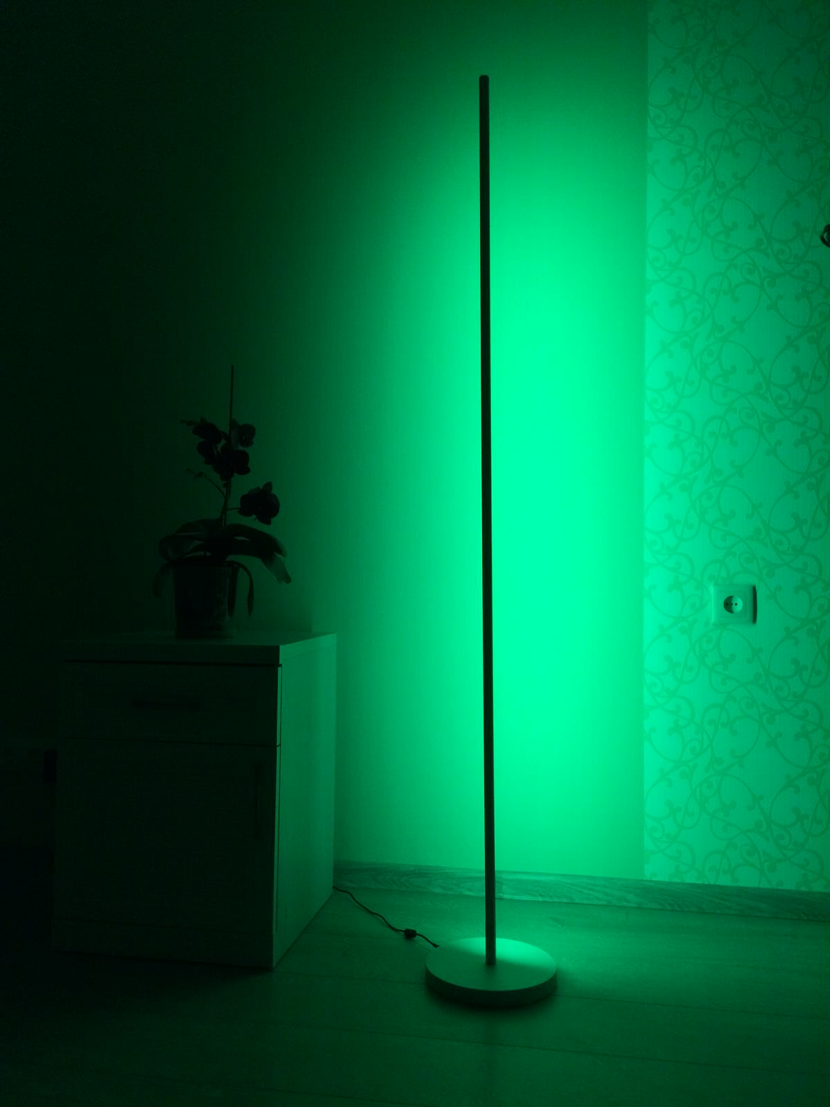 Цветотерапия, светодиодный торшер индивидуального применения