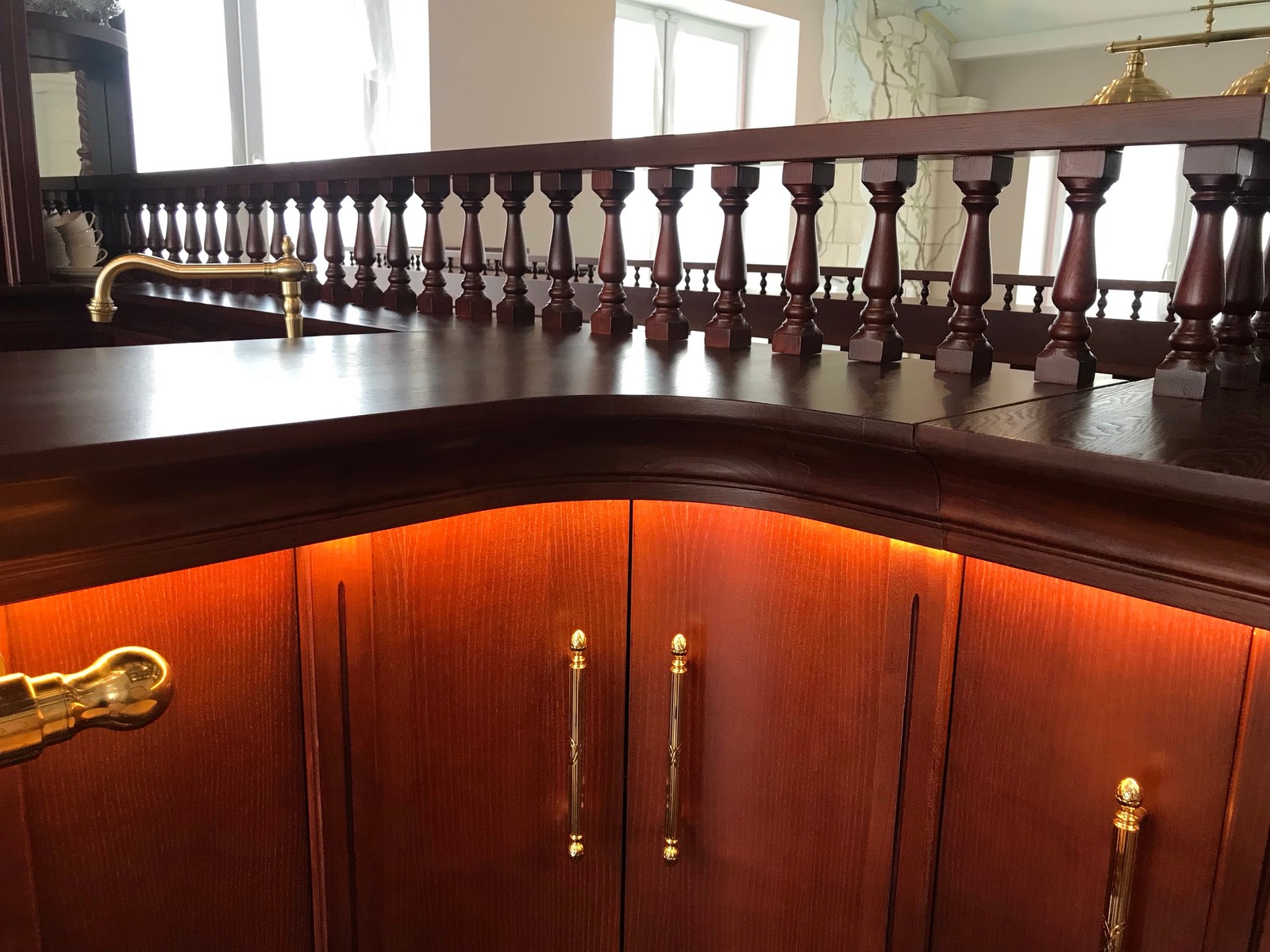 БАР И ЛЕСТНИЦА ИЗ МАССИВА