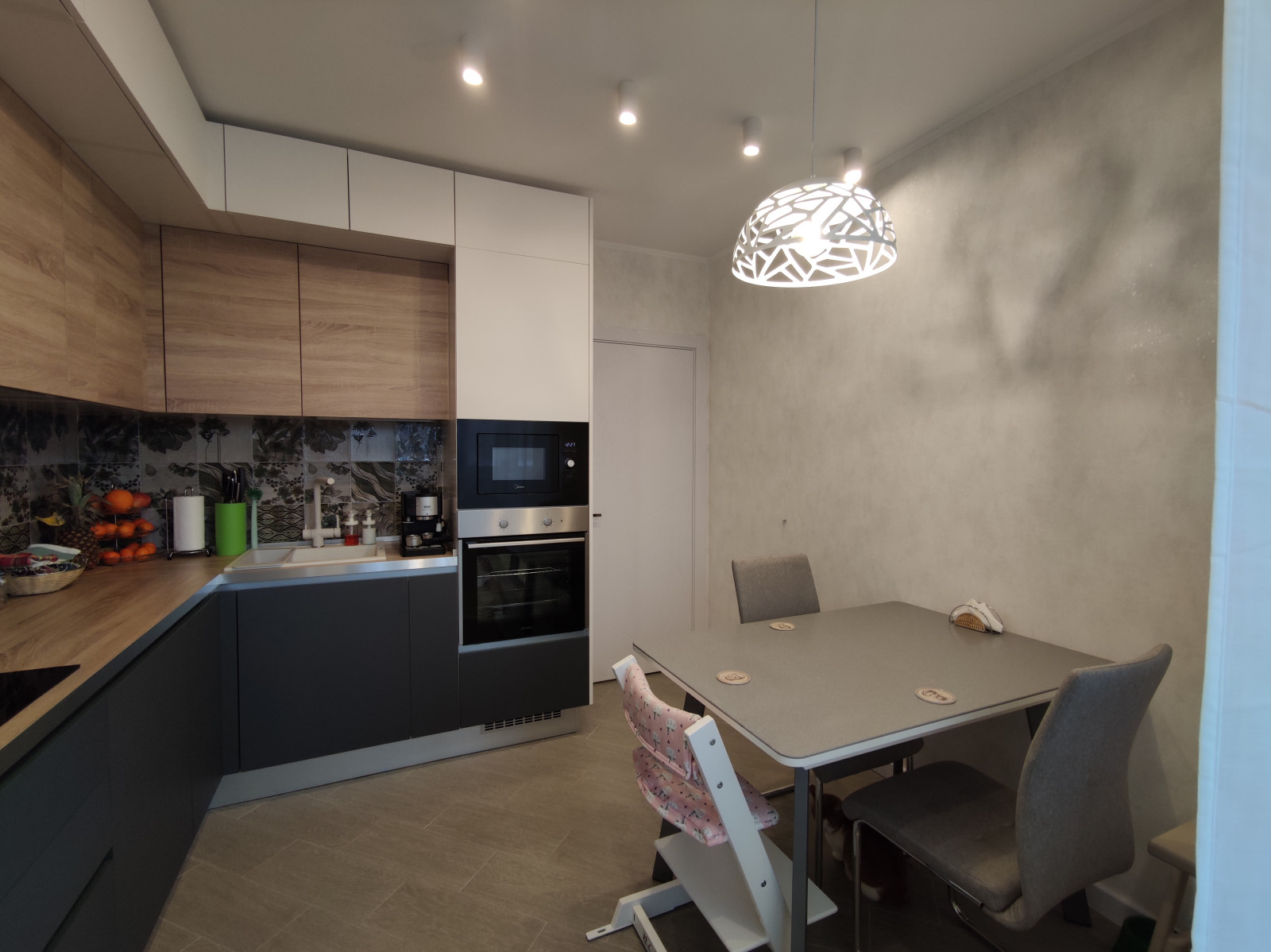 Кухня вид с окна