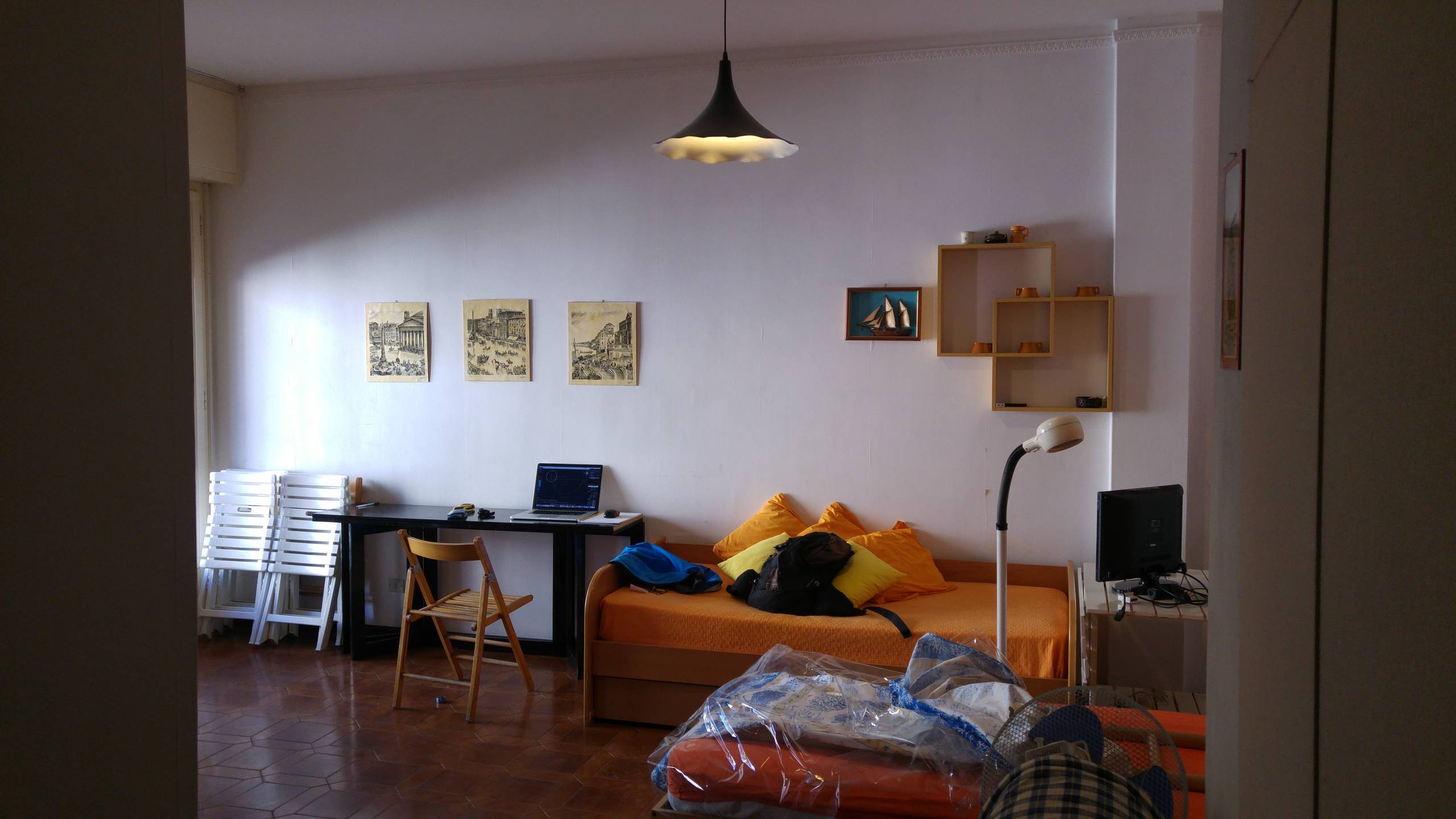 До и после: Студия с двумя спальнями... в шкафу