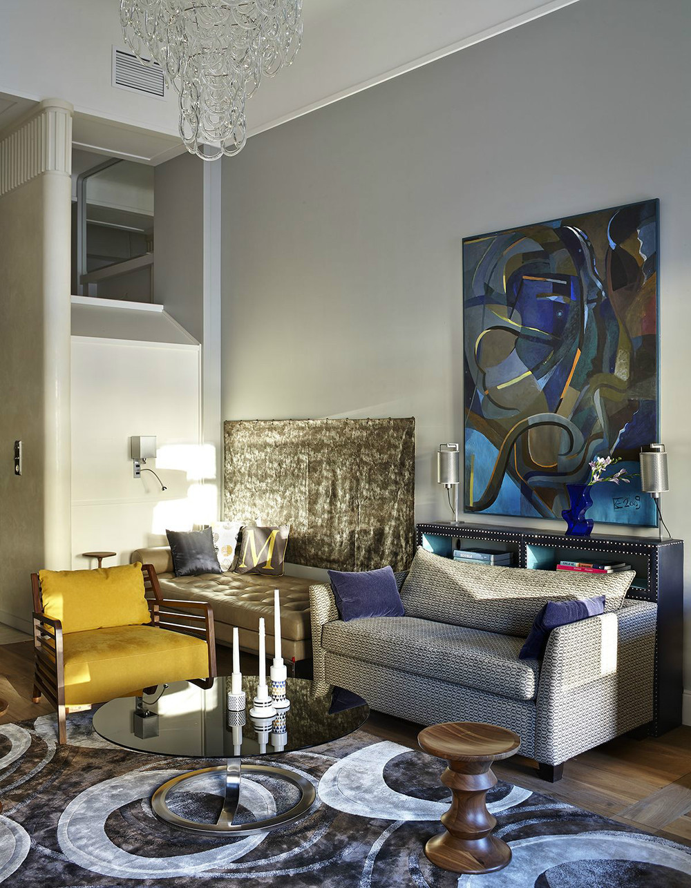 Квартира в трехэтажном особняке на набережной реки Мойки