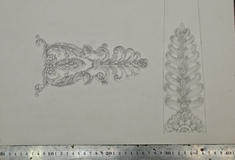 Кресло с декоративными деталями и элементами из бронзы