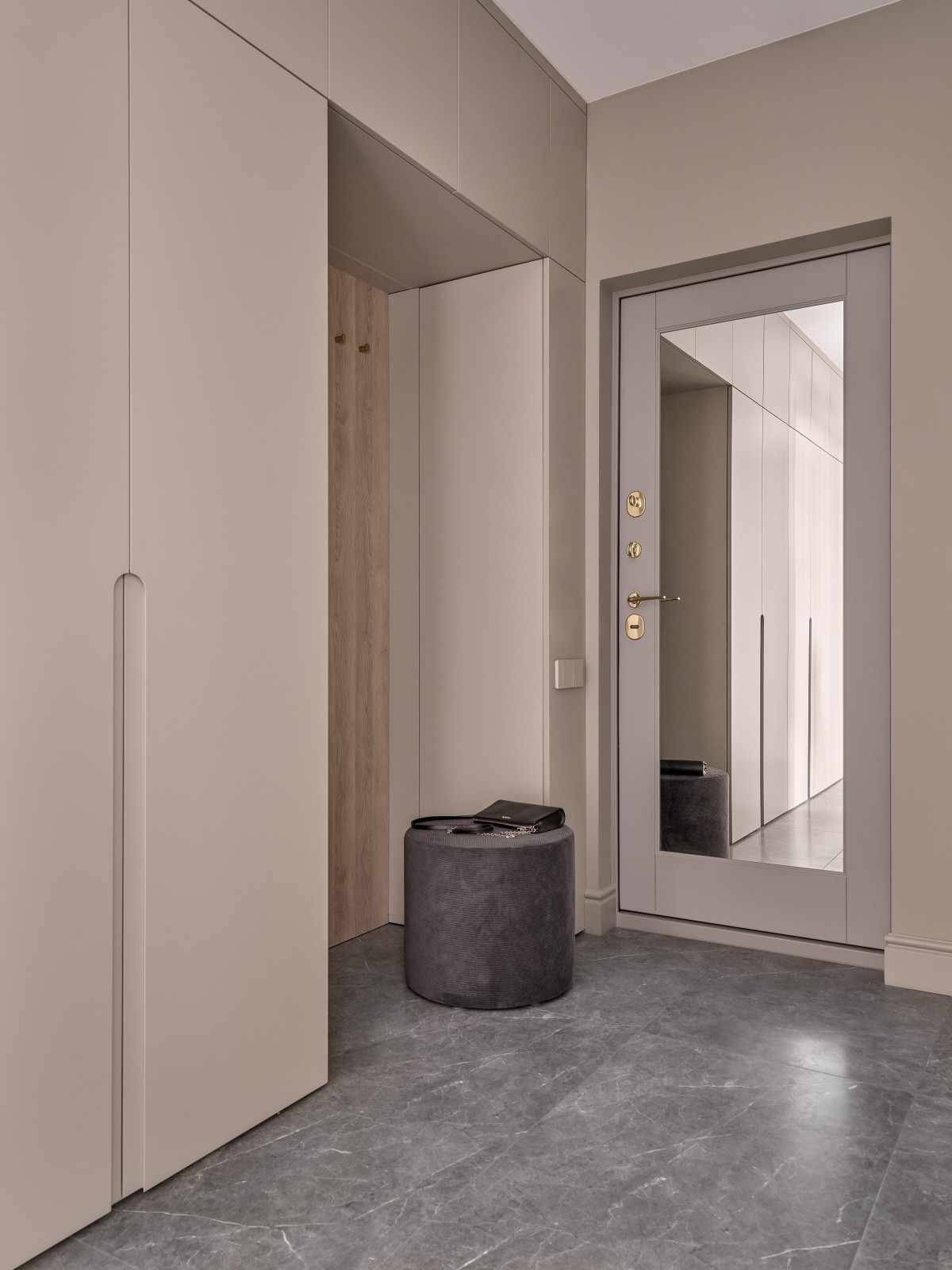 Стильный монохром - трехкомнатная квартира