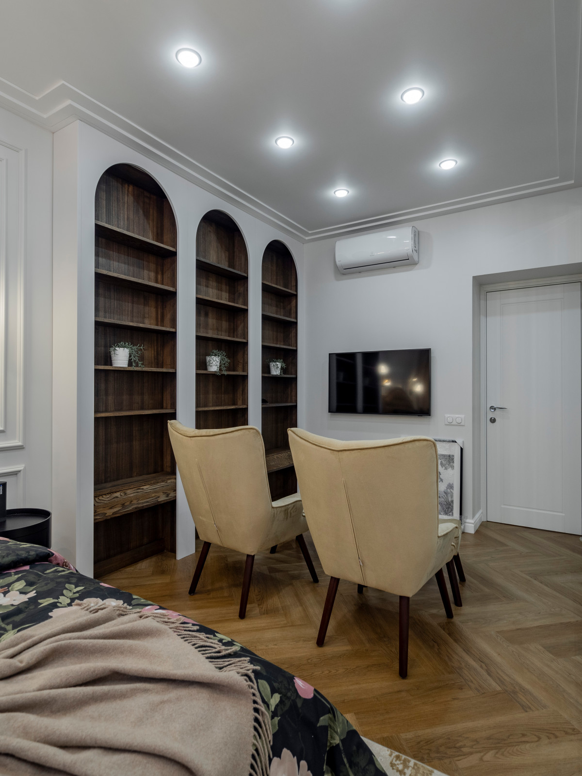 Стильная меблировка спальни