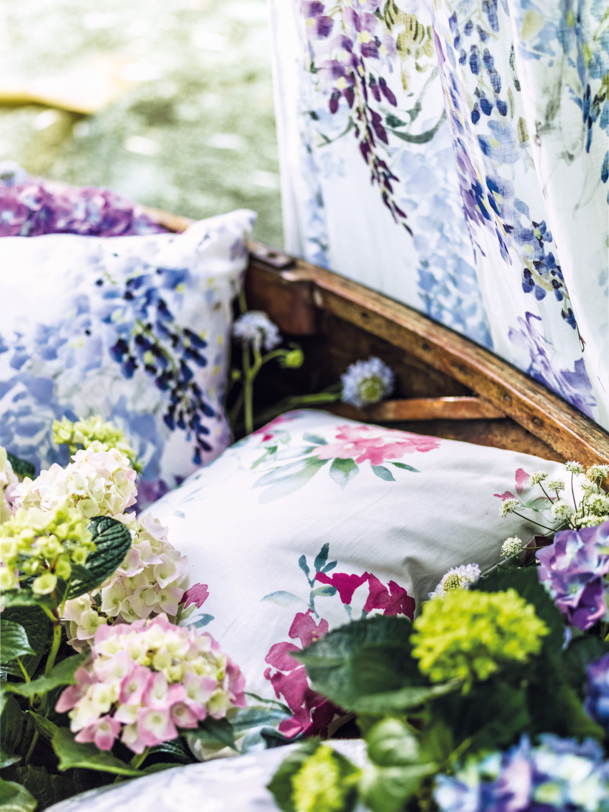 Ткани и обои Waterperry от Sanderson