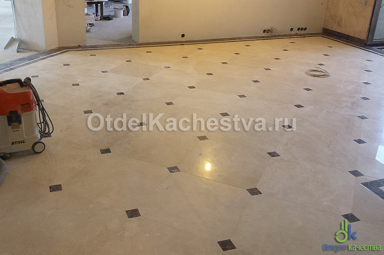 Укладка мрамора в кухне-столовой