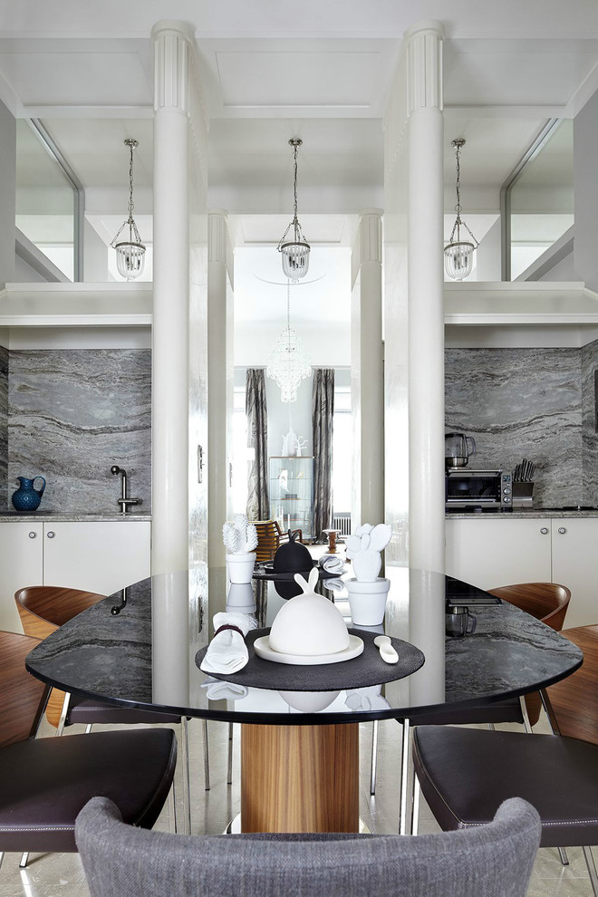 Квартира в трехэтажном особняке на набережной реки Мойки