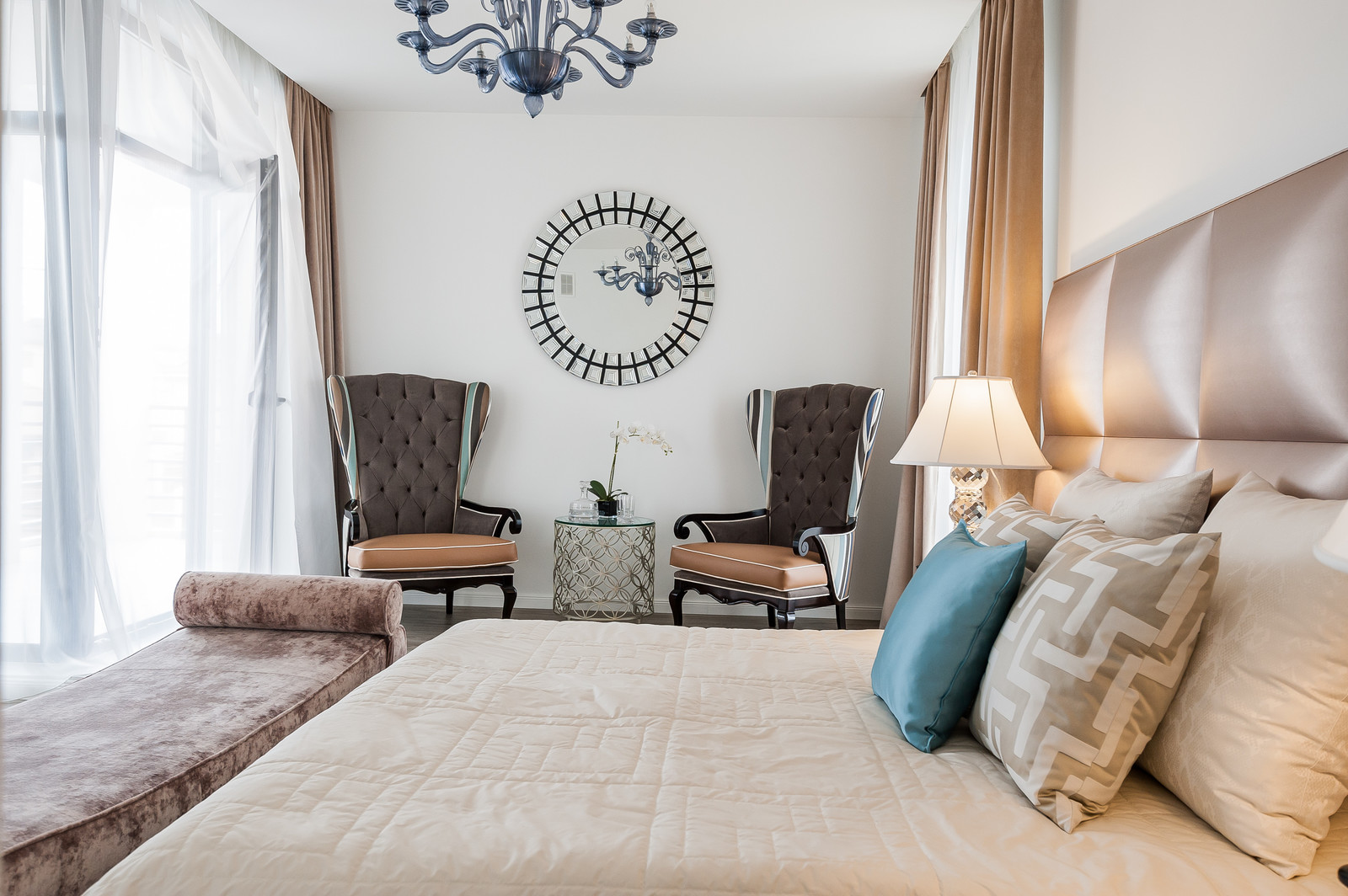 Дом с лошадиным бюстом