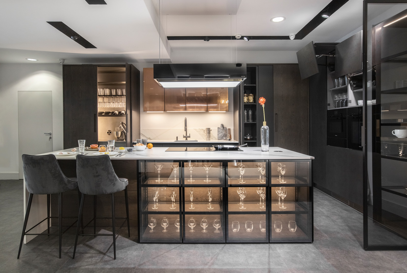 Giulia Novars — Новосибирск. ул.Орджоникидзе, 23 (м.«Площадь Ленина»)