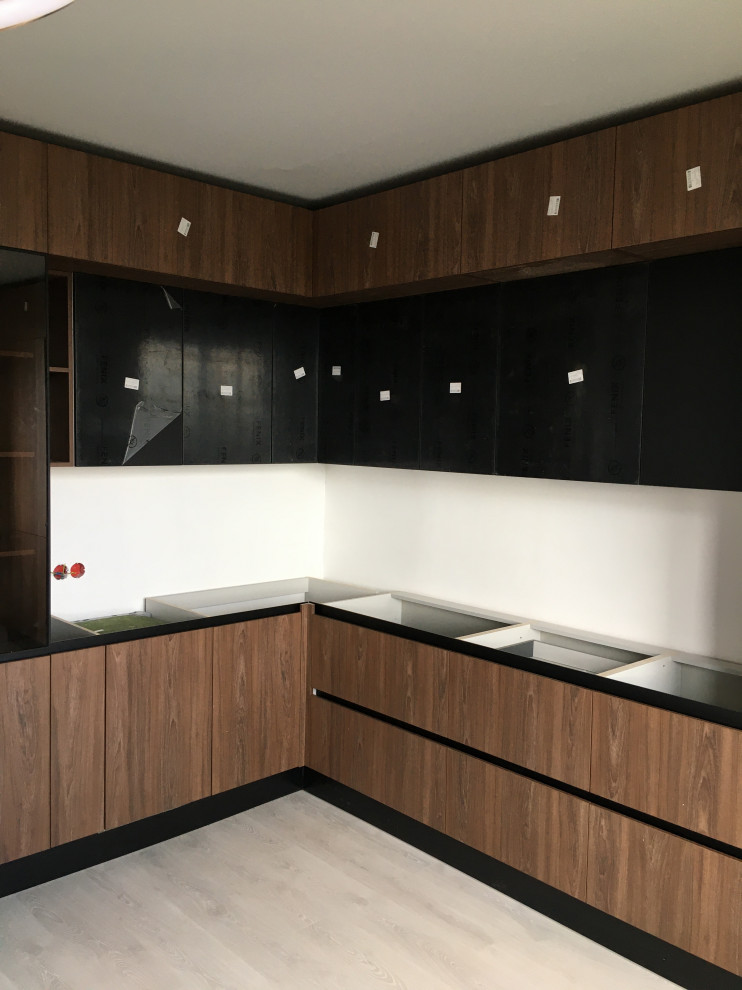 Установка кухни с глубокой антресолью