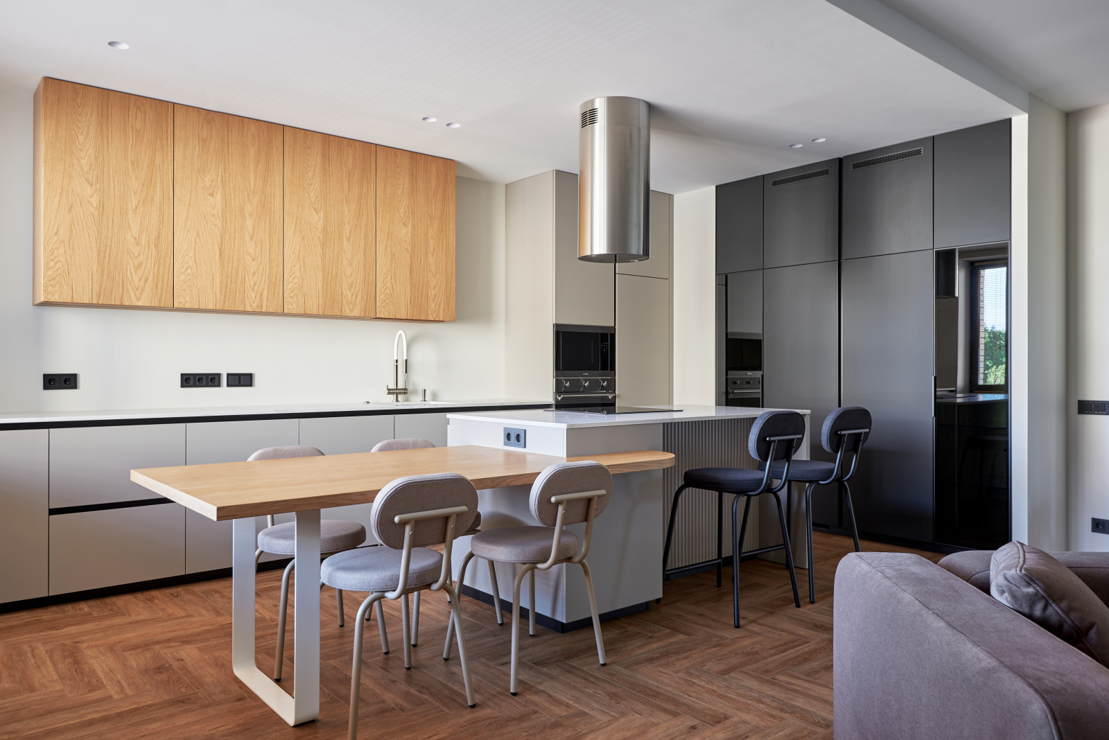 Обложка проекта: Кухня FENIX и шпон