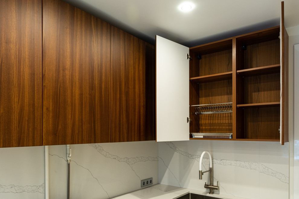 Современная кухня под потолок