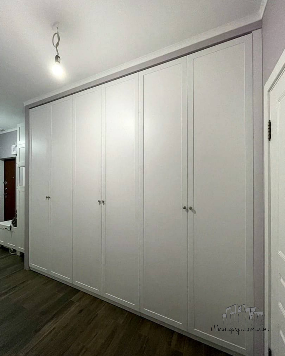 Обложка проекта: Встроенный шестидверный шкаф в современном стиле