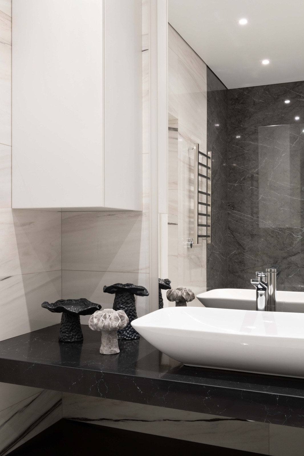 черно-белое