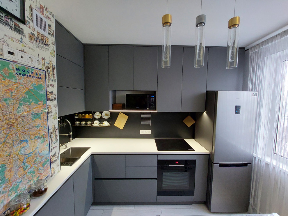 Серая кухня для городской квартиры
