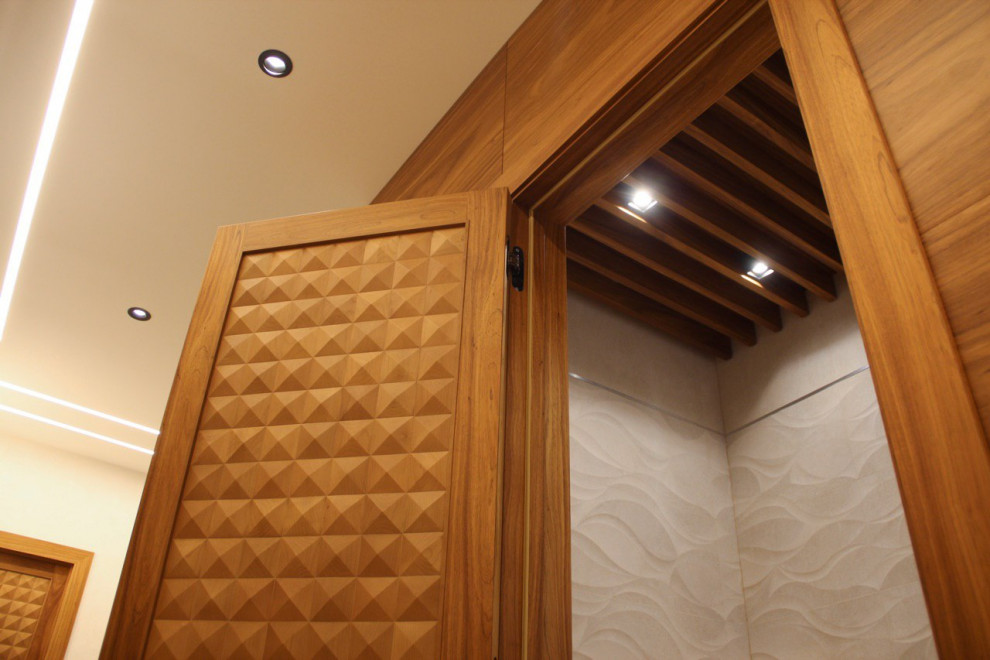 Двери из массива в апартаменты