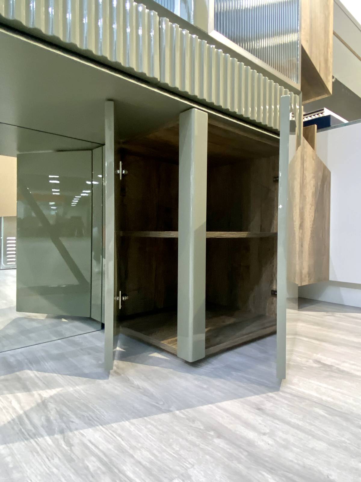 Корпусная мебель в прихожую.