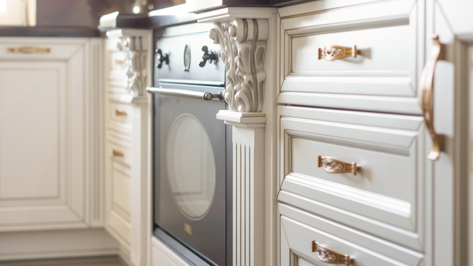 Кухня в неоклассике