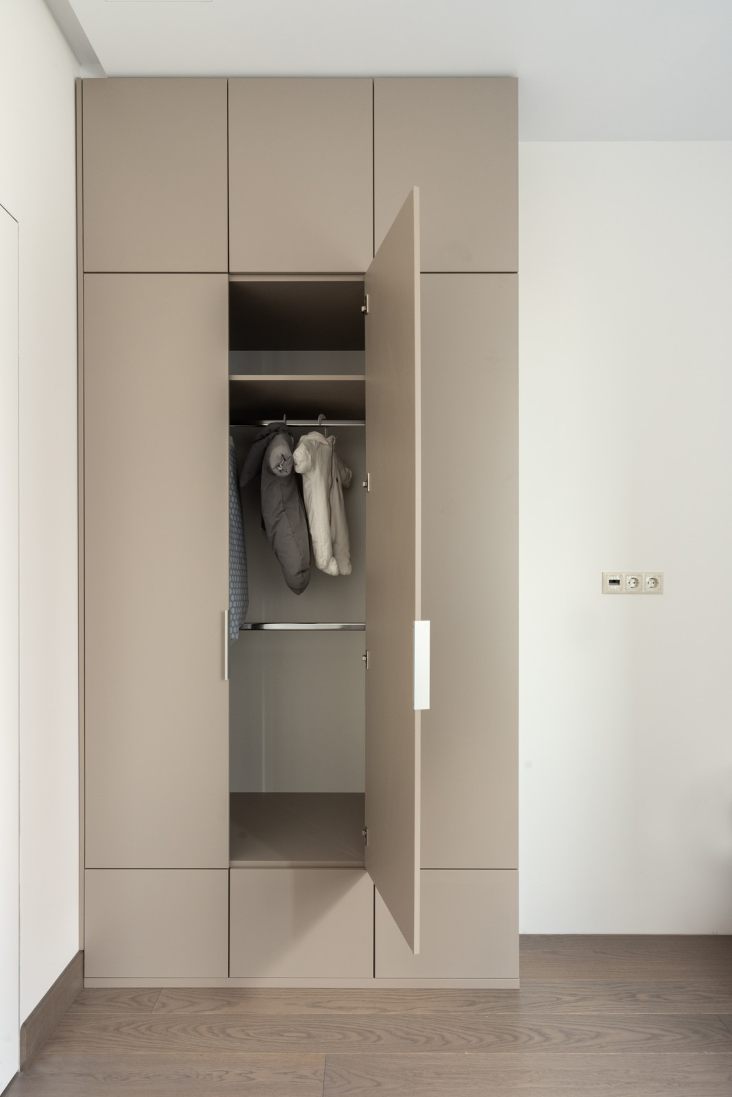 Шкаф в детскую