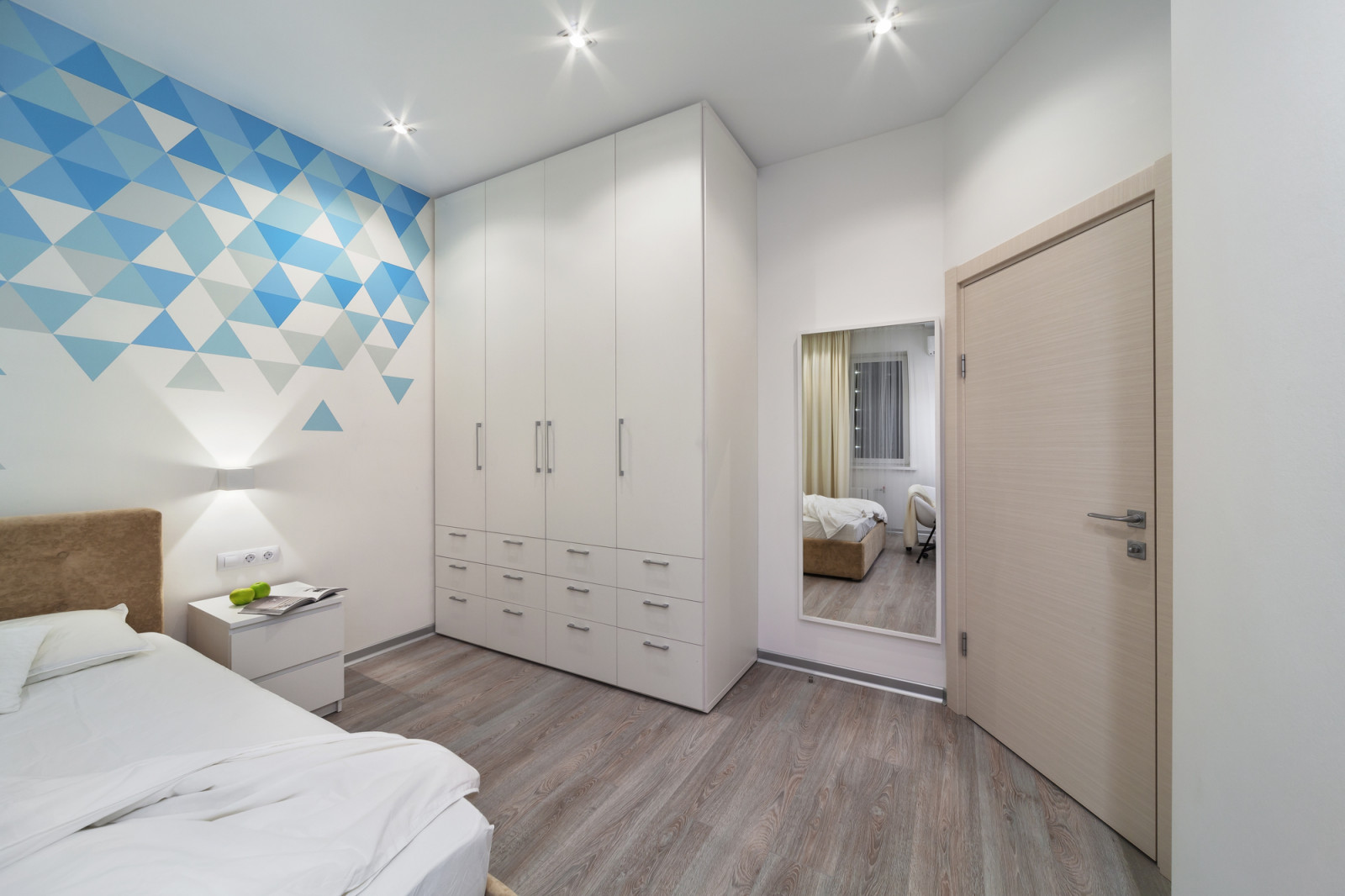 ГЕОМЕТРИЯ И ОТТЕНКИ МЯТЫ