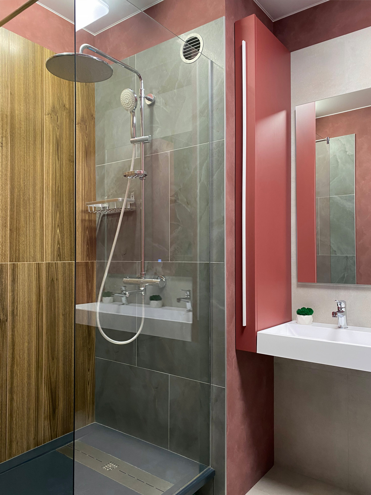 Четырёхкомнатная квартира 112кв.м для семьи с двумя детьми