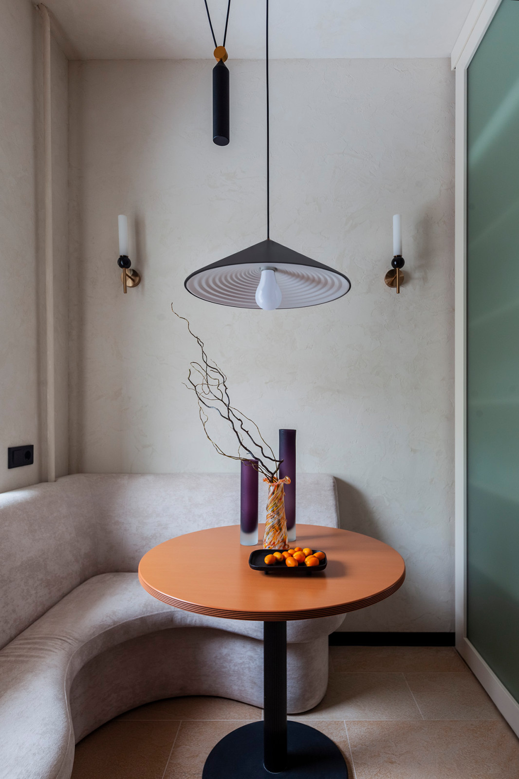 Добрая квартира - интерьер 49м² в доме XIX века