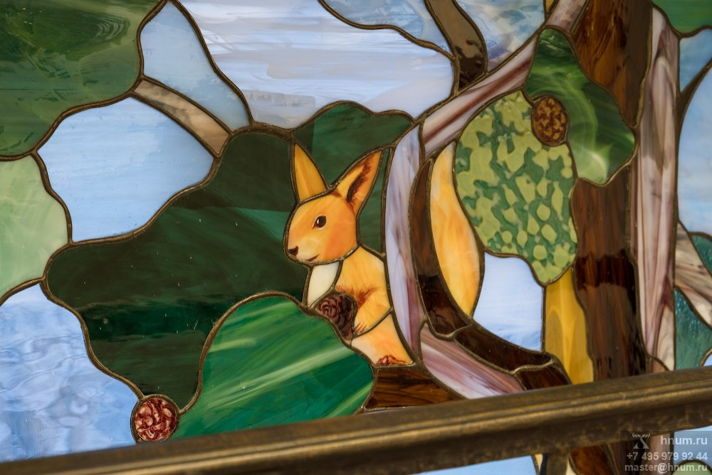 Фотосъёмка кованой лестницы и витражей в загородном доме