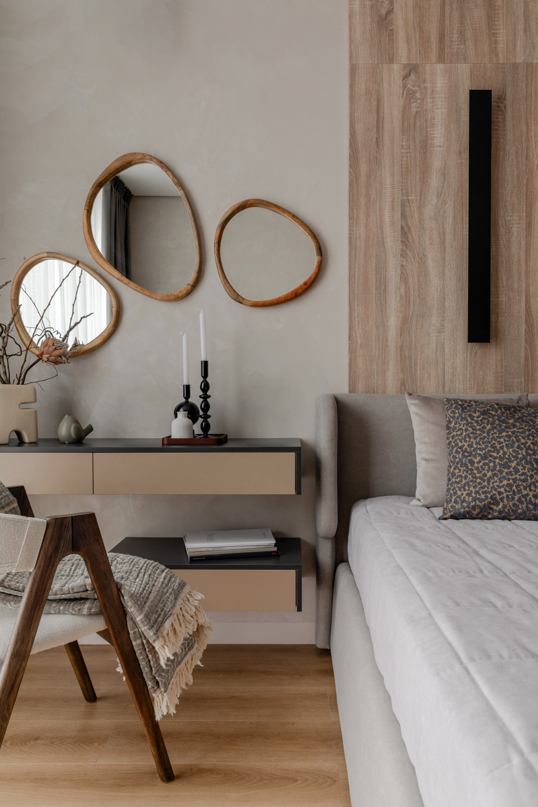 Фото. Теплый минимализм с мрамором и деревом, 62 кв.м.