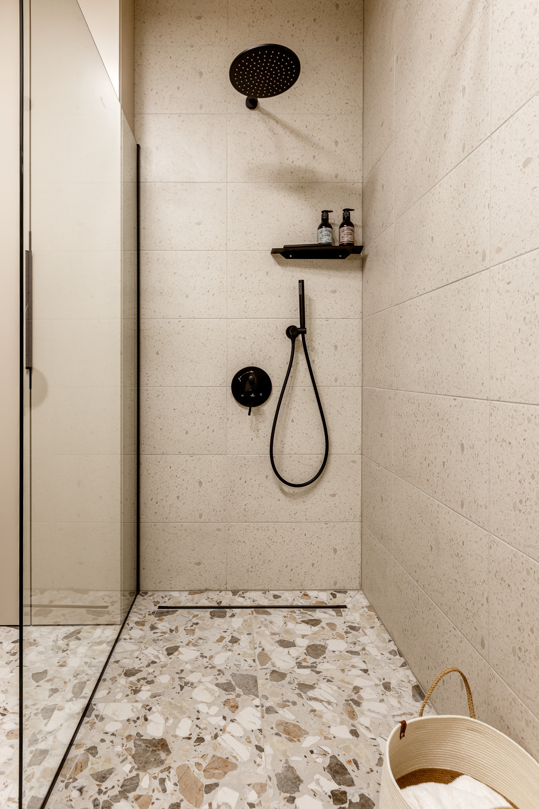 Фото. Камни на берегу, 70м.кв. ЖК Морская Симфония