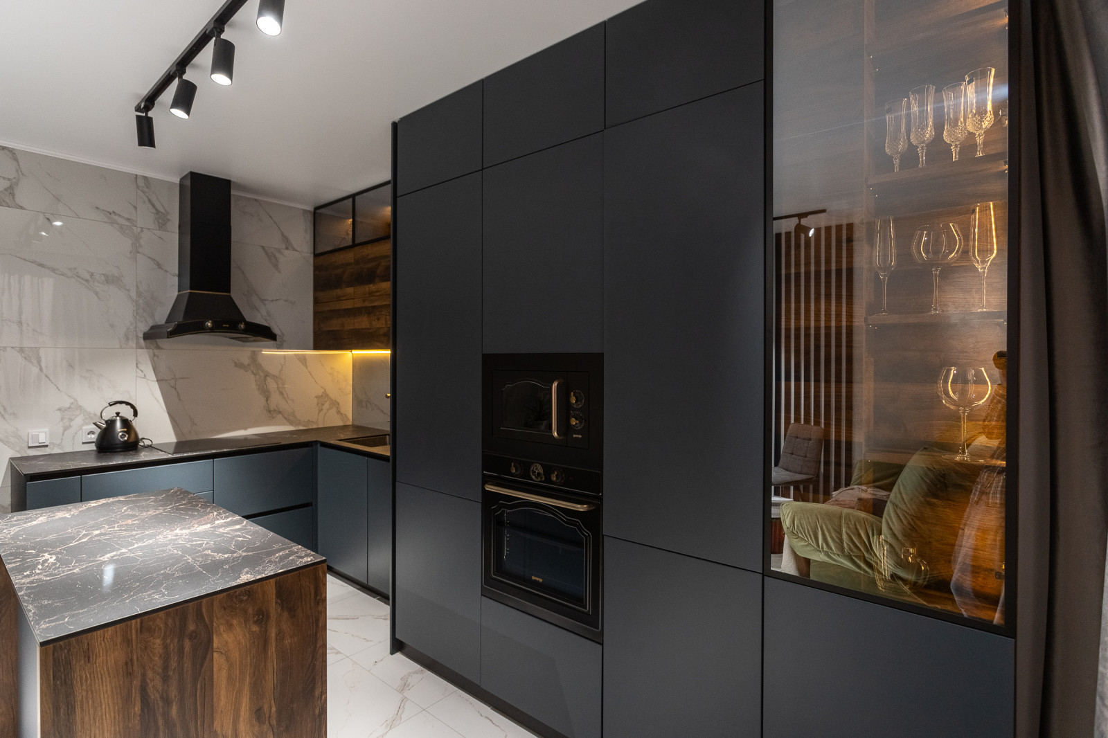 Современная куня с островом