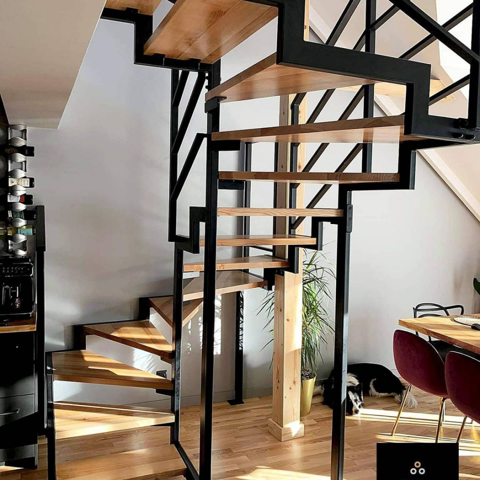 Винтовая лестница на двух косоурах