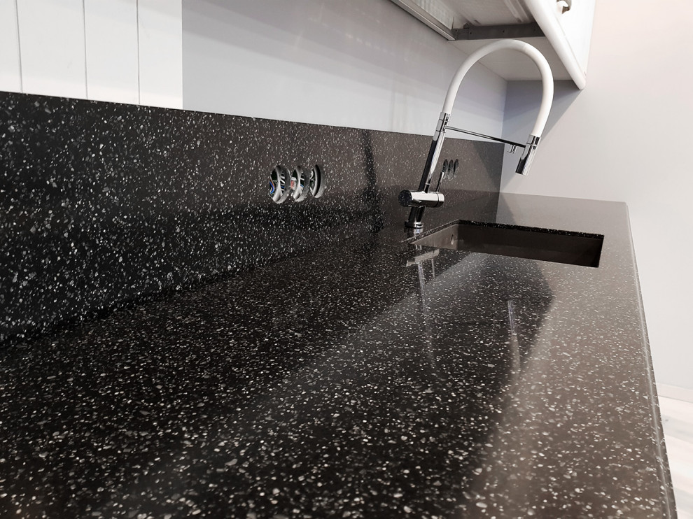 Столешница и кухонный остров из искусственного камня Tristone