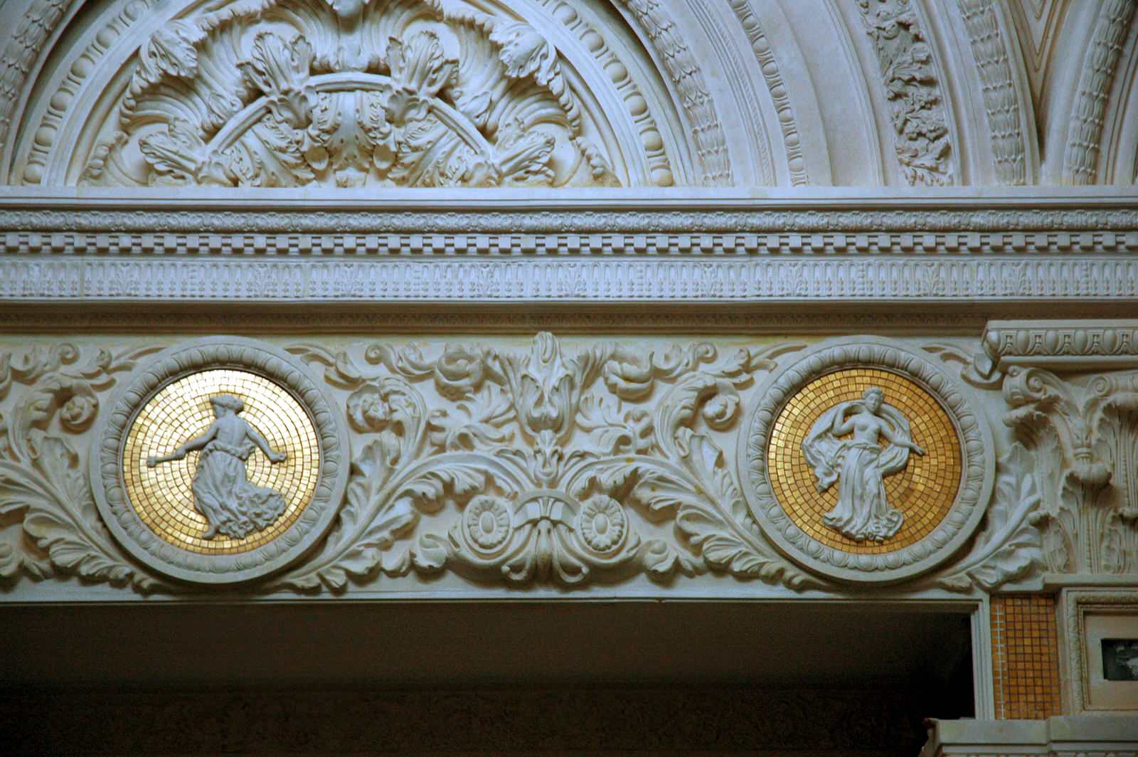 Бассейн в классическом стиле