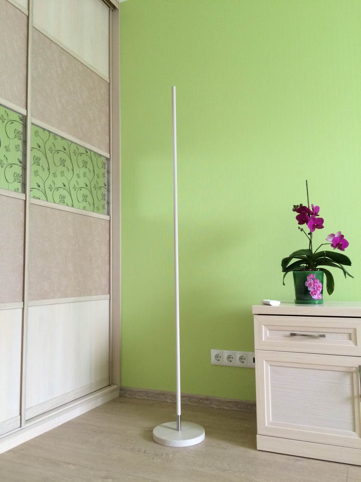 Обложка проекта: Цветотерапия, светодиодный торшер индивидуального применения