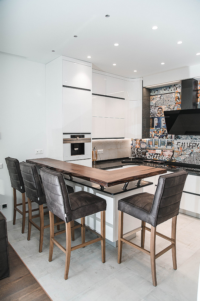 Барная стойка EcoLOFTНа фото барная столешница из вяза на опорах из матовой нер