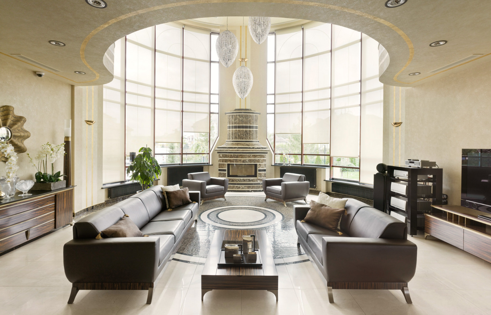 the mansion is 600m2