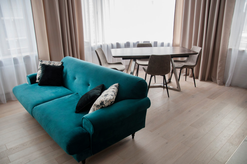 Зоны гостиной и столовой.