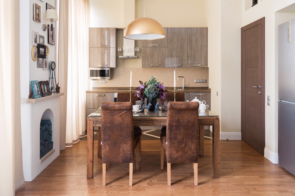 Гостиная с декоративным камином