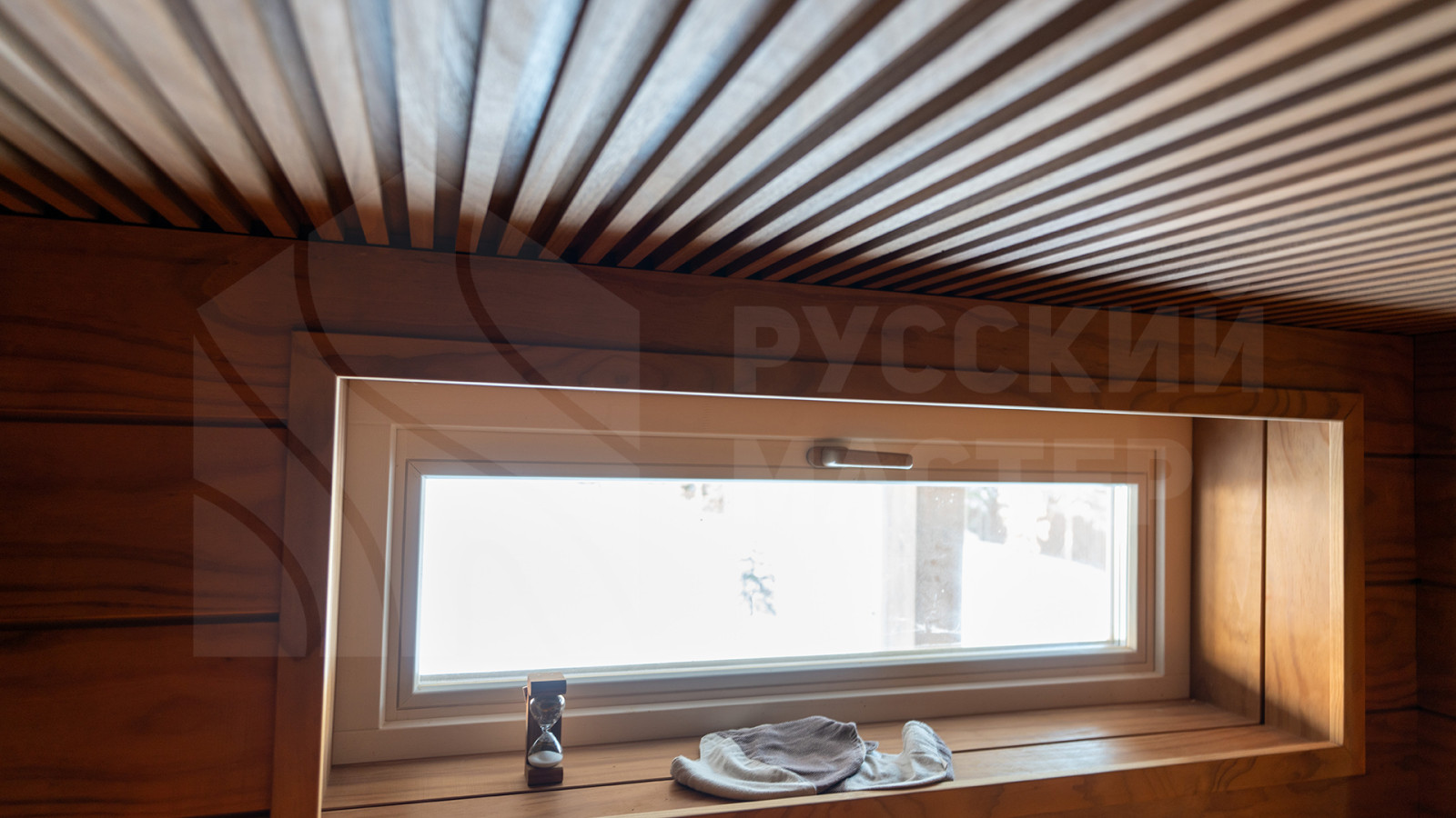 Сауна с изогнутыми полками из новозеландской сосны Pino Premio