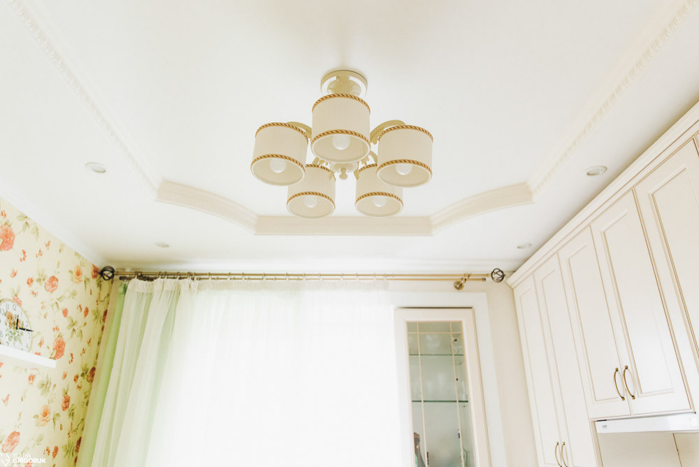 Квартира в светлых тонах с элементами классики