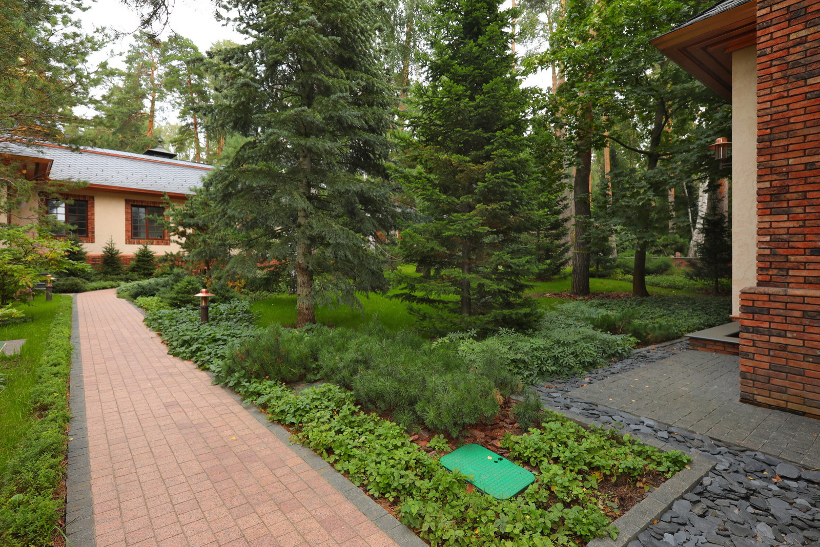 Коттеджный сад в Барвихе (дизайн и исполнение компании "Imperial Garden")