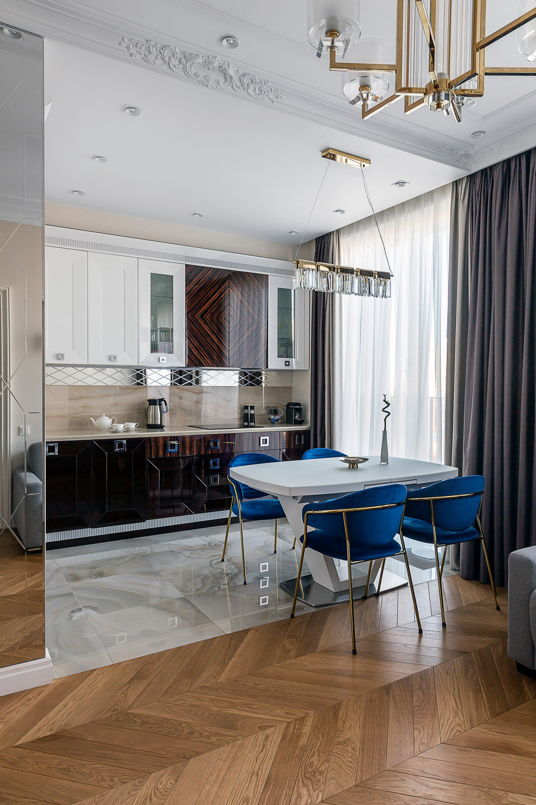 Кухня-гостиная. Вид на зону кухни.