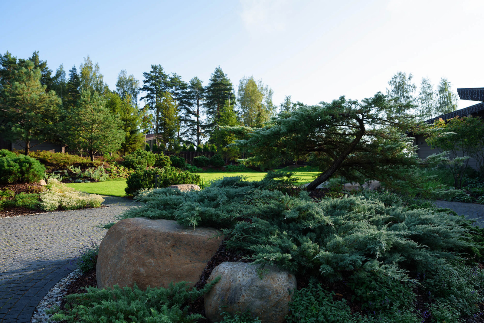 За тремя холмами