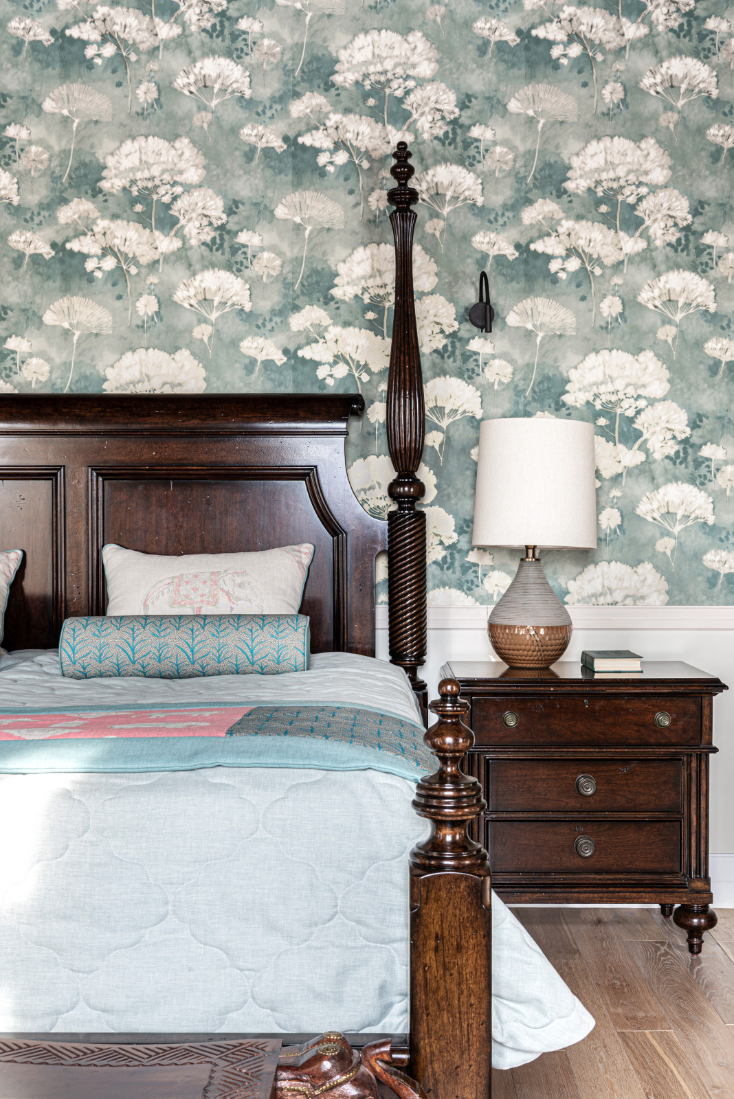 В гостях: дом в Лесном Городке, где интерьер собирали по крупицам