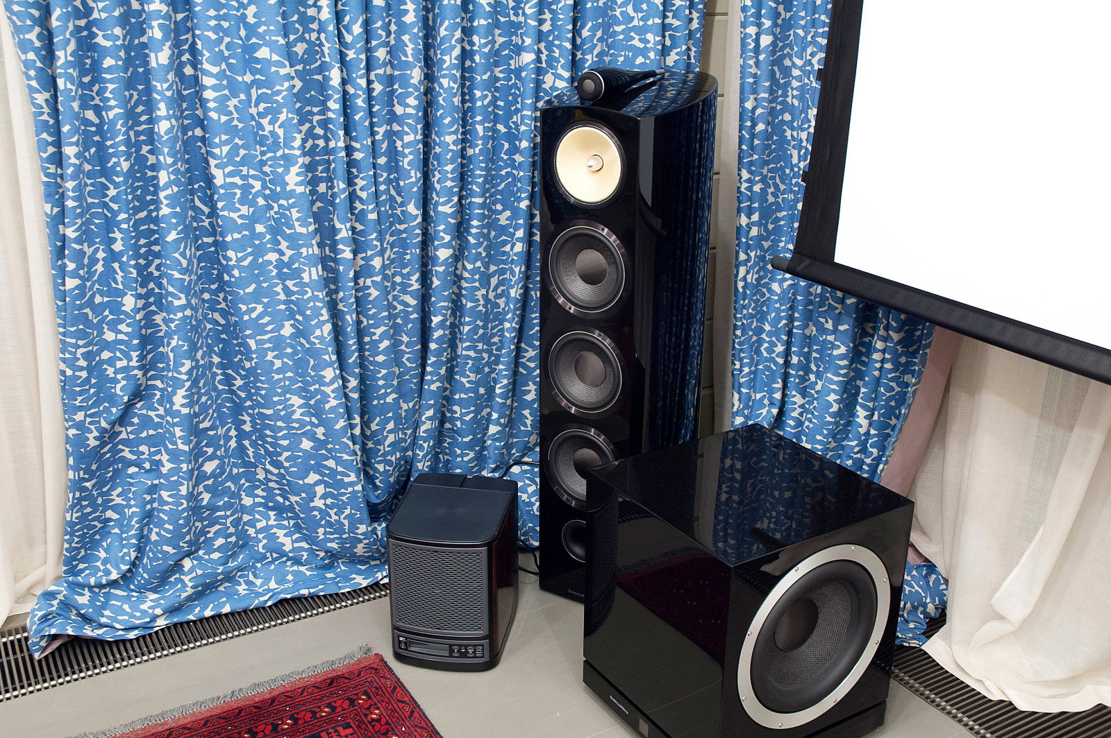 Кинозал в коттедже "Красная поляна" 45 м2.