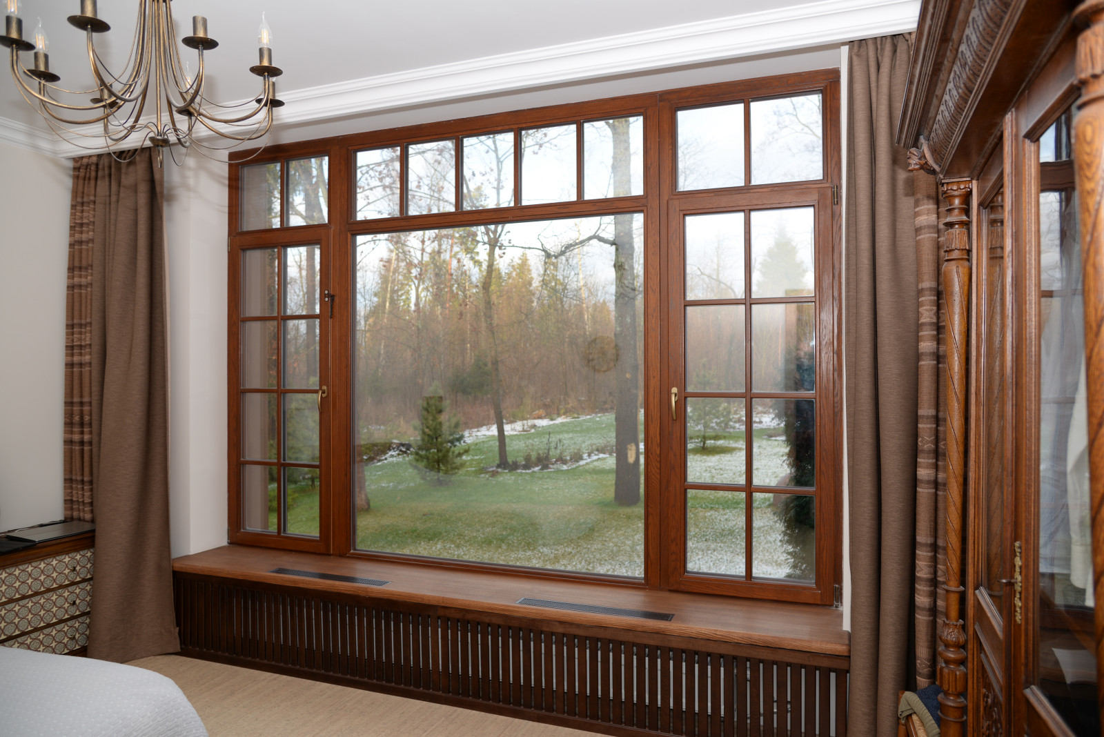 Остекление дома дубовыми окнами